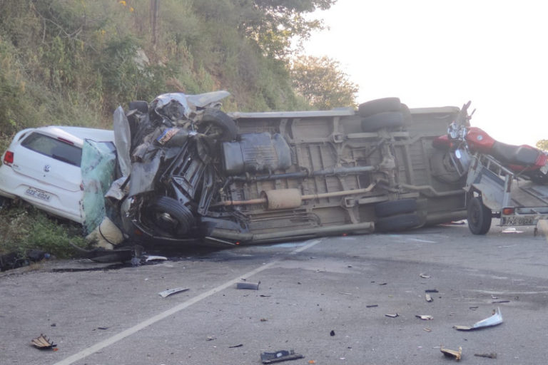 Trag Dia Na Ba Batida Entre Carro E Van Duas Mortes E Tr S