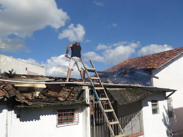 AU Online - INCÊNDIO Casa pega fogo no centro de Erechim   =10354:casa-pega-fogo-no-centro-de-erechim