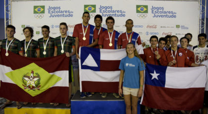 JOÌO PESSOA / BRASIL (11.11.2016) Jogos Escolares da Juventude - Etapa 15 a 17 anos. - Provas de nata‹o no Vila Ol’mpica de Jo‹o Pessoa. P—dio do revezamento 4x50m livre. © Washington Alves/Exemplus/COB