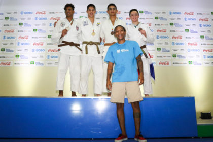 JOÃO PESSOA / BRASIL (11.11.2016) Jogos Escolares da Juventude - Etapa 15 a 17 anos. Premiação - Judô - Médio - Masculino- Embaixadora Rafaela Silva na entrega de medalhas. Rafael Correia (BA) e Giovanni Mangini (PR)- Bronze; Marcílio Bezerra (PE) - Prata; Leonardo Lopes (MG) - Ouro - Foto: Ana Patrícia/COB