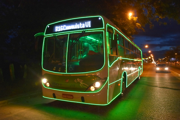 Natal da Cidade Verde: Papai Noel desperta olhares no volante de ônibus em  Vitória da Conquista | BLOG DO ANDERSON