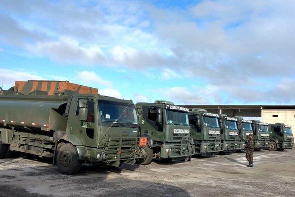 COMBOIO DO EXÉRCITO BRASILEIRO É ATACADO