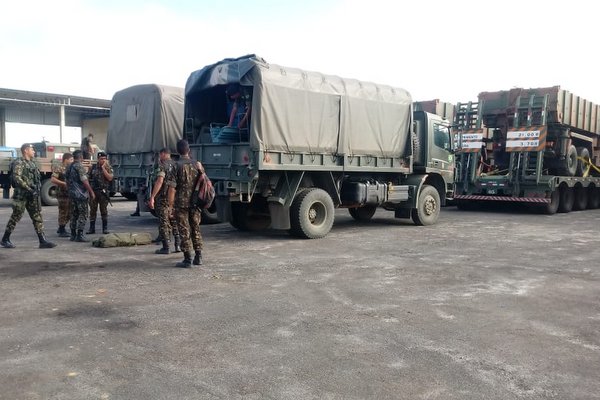 COMBOIO DO EXÉRCITO BRASILEIRO É ATACADO