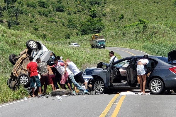 Trag Dia Na Ba Duas Mortes Em Batida Frontal Entre Carros Pr Ximo A Potiragu Blog Do