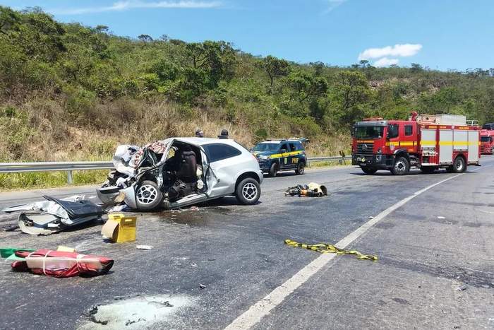 Duas pessoas morrem em acidente entre ambulância e moto na BR-251