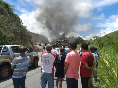 ônibus-pega-fogo-serra-do-marçal-2